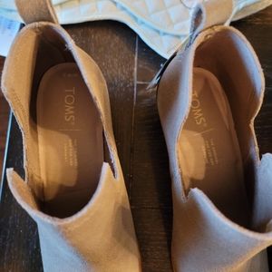 Toms